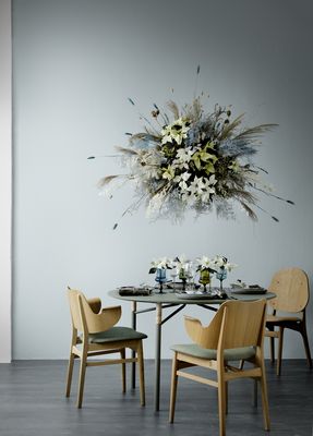 Hanging installation and table décor with white and cream poinsettias